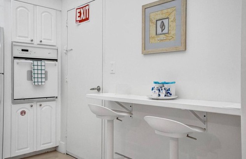 Hollywood South Central Beach Condo | Beach Penthouse & Ocean Paradise