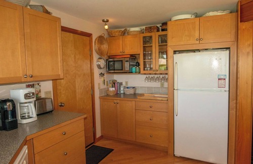 Lummi Island Condo | Beach, Pickleball-Tennis Court & Basketball Court