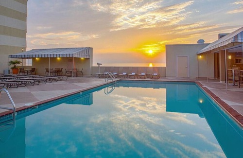 Northeast Virginia Beach Condo | Beach Quarters one bedroom · Shoreside One Bedroom Suite on Virginia Beach.