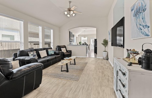 Santa Fe House | Beach Resort in Lago Mar 20 min from Galveston!