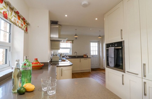 Weymouth Cottage | BEACH RETREAT, country holiday cottage, with a garden in Weymouth