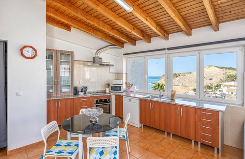 Burgau Apartment | Beach Retreat in Burgau