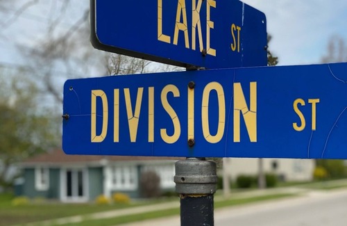 Oscoda House | Beach Retreat with Free Play Game Room. 9 Beds