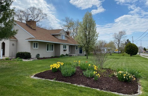 Oscoda House | Beach Retreat with Free Play Game Room. 9 Beds