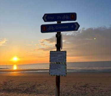 Prestatyn House | Beach Retreat with Hot Tub Sleeps 8