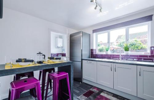 Prestatyn House | Beach Retreat with Hot Tub Sleeps 8