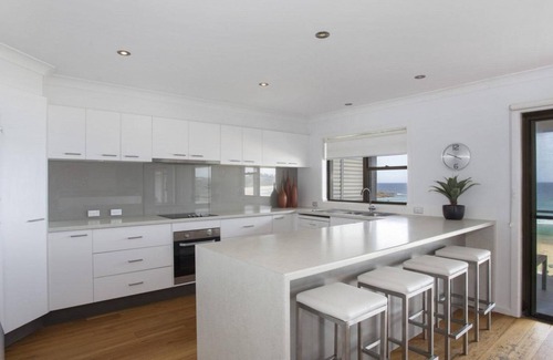 Mollymook Beach House | Beach Road - Beach front Mollymook