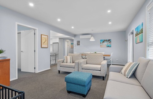 Waikawa House | Beach Road Oasis - Waikawa Holiday Home