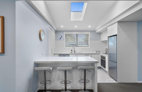 Waikawa House | Beach Road Oasis - Waikawa Holiday Home