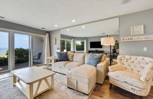 Traverse City House | Beach Room 103