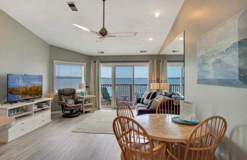 Traverse City House | Beach Room 323