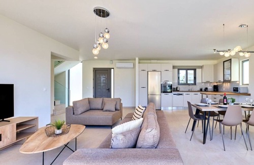 Pyrgos Psilonerou Villa | Beach Sand Villa 2 | Beachfront Roof Pool Sea Views