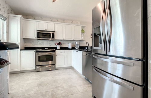 Horton Shores House | Beach Side Base Camp ~ Luxury Home within WALKING DISTANCE to beach, shopping & dining!