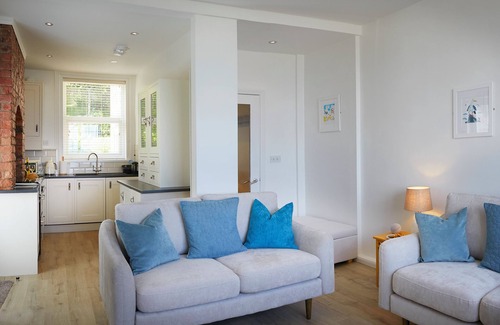 Muston Apartment | BEACH SIDE - NEW - beachfront apartment,with private parking and stunning views.