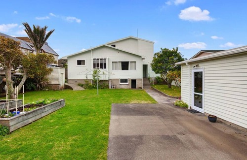 Ohope Cottage | Beach Side - Ohope Holiday Home