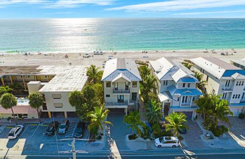 Bradenton Beach House | Beach Side Paradise