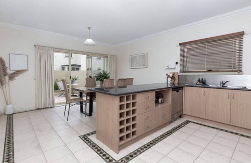 Warrnambool House | "Beach Side" Warrnambool CBD