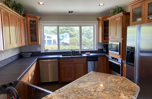Rockaway Beach House | Beach Star - Classic, Elegant & Comfortable Beachfront Home!