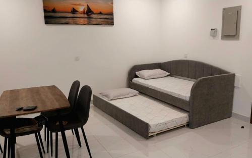 Al Ghubrah Ash Shamaliyyah Apartment | Beach Star Residency