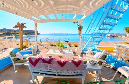 Haraki Apartment | Beach Studio - Sleeps 2 & Private Ocean Terrace