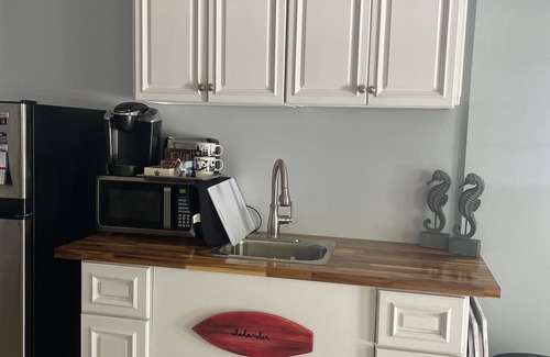 Jacksonville Beach Apartment | Beach Studio with pool and summer Kitchen near Mayo, TPC