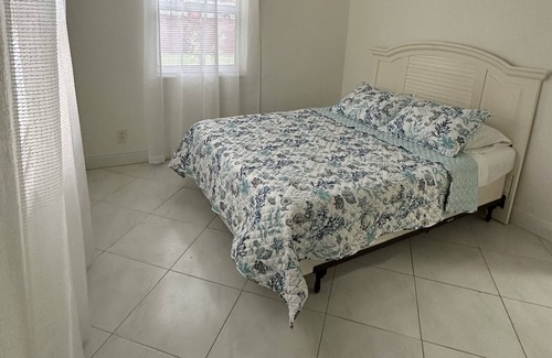 Little Ranches House | Beach style home in Hollywood!Perfect for family vacation Minutes to the beach