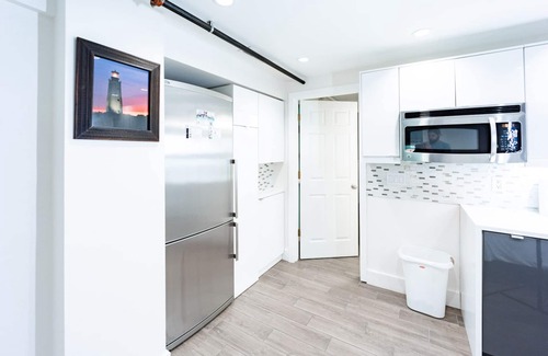 Rehoboth Beach Hotel | BEACH SUITE - 2 King Beds, Kitchen, Pool Hot Tub, Walk to Beach, Pet Friendly