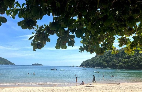 Camorim Apartment | BEACH SUITE ROOM PROVETÁ ILHA GRANDE, JUST A FEW STEPS FROM THE SAND.