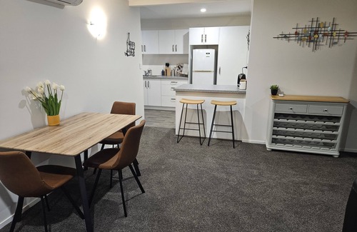 Napier House | Beach, Sun & Fun *Newly Renovated*