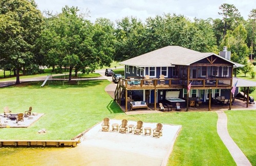 Dadeville House | BEACH, SUNSETS, HOT TUB, FIREPIT, BOAT RAMP, FLAT LOT, PARKING, WE HAVE IT ALL