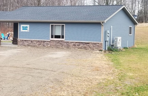 Girard Cottage | Beach themed cottage near Elk Creek