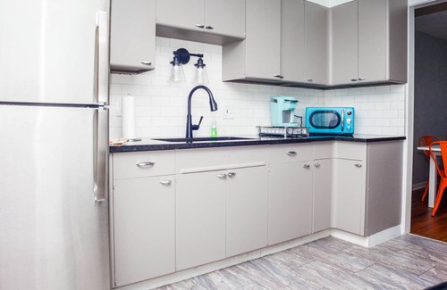 Yorkville Condo | Beach-themed/No Stairs/Sleeps up to 12/W&D/FastWiFi/Near RagingWaves/Yorkville