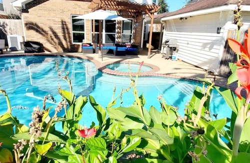 League City House | Beach Themed Oasis with Jacuzzi/Pool close to Kemah Boardwalk, Galveston, Nasa