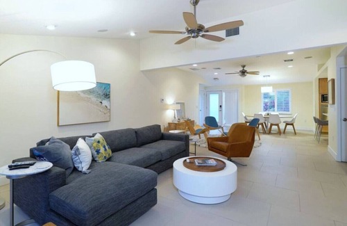 Ringling Estates House | Beach Therapy! Sophisticated St. Armand's Home