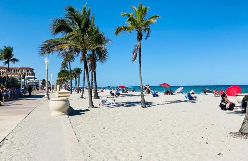 Hollywood Hotel | Beach Tide Motel