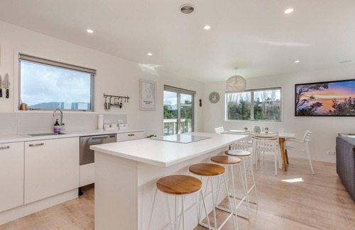 Mangawhai Heads House | Beach Time - Modern, sunny home close to amenities, a great place to relax and watch the kids play