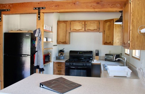 Woodlands Cabin | Beach to Mountains Chalet: Peaceful retreat with mountain views away from crowds