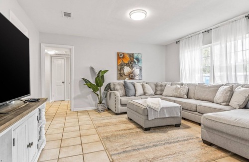 Fort Walton Beach House | Beach Town Escape-Mins to Boardwalk-Pets-Firepit!