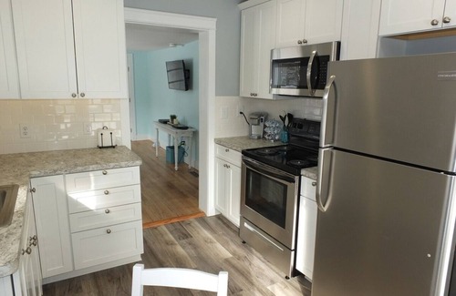 Frankfort Cottage | Beach Town Escape - NEWLY-REMODELED & GORGEOUS! GREAT LOCATION AS WELL!