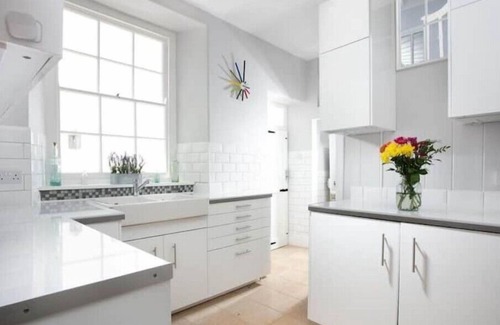 Stepney Green House | Beach Town House - Castle and Sea View + Parkingn
