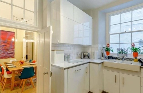 Stepney Green House | Beach Town House - Castle and Sea View + Parkingn
