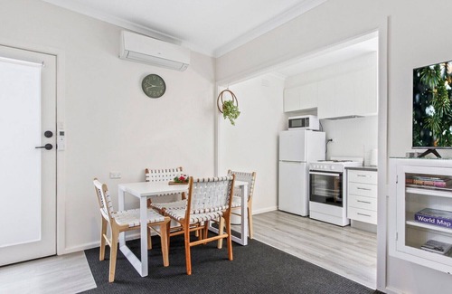 Lakes Entrance Apartment | Beach Trail Retreat - Lakes Entrance