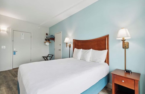 Atlantic Beach Hotel | Beach Vacation Awaits! Relaxing Ocean View Suite with Pool & Pet Friendly