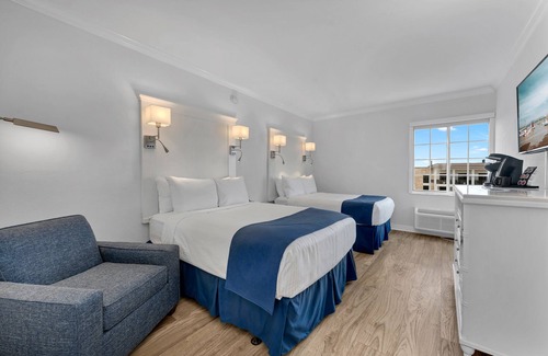 Redevelopment Area Resort | Beach Vacay Waterfront! Gorgeous Unit with Bay View! Pool, Hot tub and Parking!