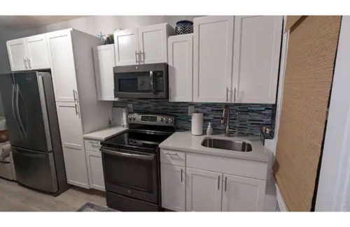 Clarksville Apartment | Beach Vibe close to Museum Row