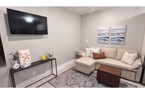 Clarksville Apartment | Beach Vibe close to Museum Row