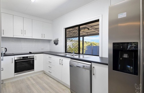 Taranganba House | BEACH VIBES IN COOEE BAY with high-speed internet