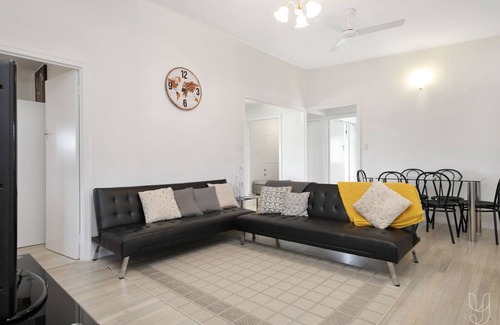 Taranganba House | BEACH VIBES IN COOEE BAY with high-speed internet