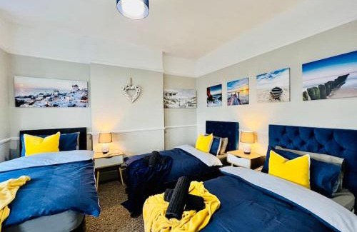 Westcliff-on-Sea Apartment | Beach Vibes in Southend-On-Sea for contractors, workers by Artisan Stays I Weekly or Monthly Stay Offer I Free Parking I Sleeps 5