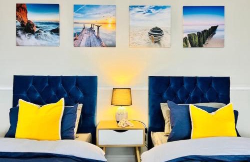 Westcliff-on-Sea Apartment | Beach Vibes in Southend-On-Sea for contractors, workers by Artisan Stays I Weekly or Monthly Stay Offer I Free Parking I Sleeps 5